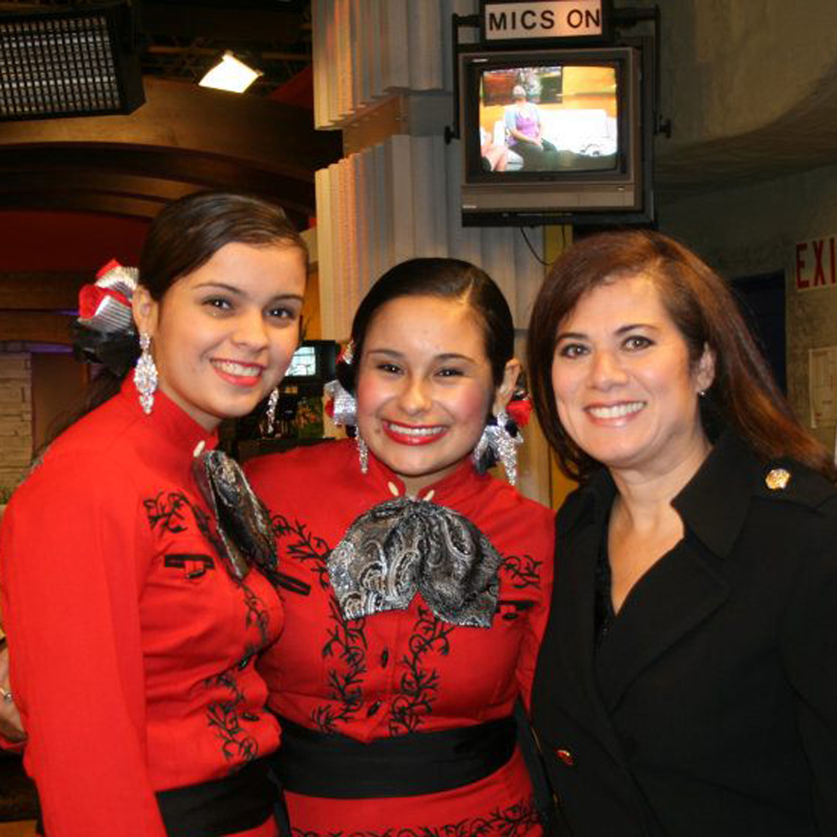 Cynthia Muñoz is a constant promoter of mariachi music and musicians. Pictured above is a photo of Cynthia and students from Fox Tech High School’s Mariachi in San Antonio during a television interview at a San Antonio TV station for a previous Mariach