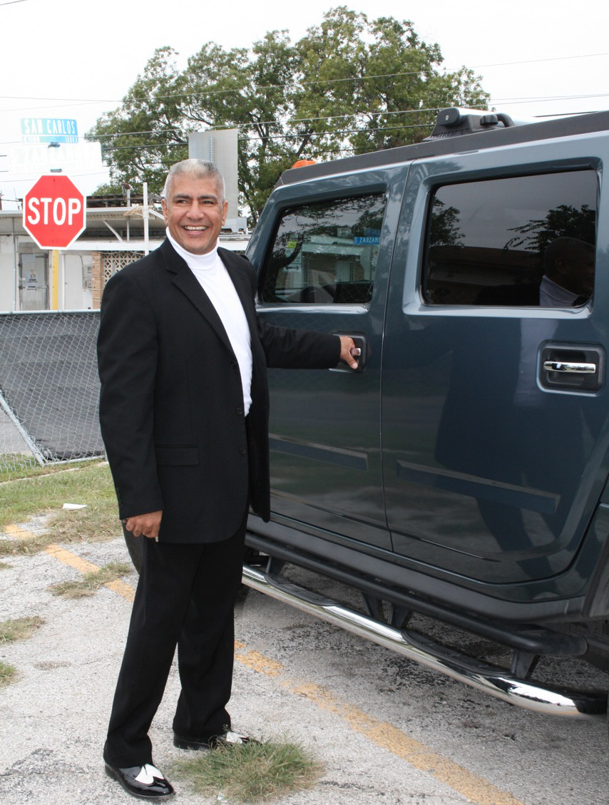 Julio and his hummer 2-1